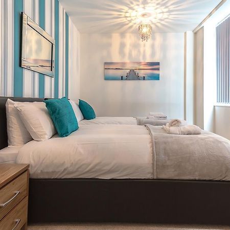 Comfortable Swindon Town Centre Apartments, Free Parking, Sleeps Up To 8 Екстериор снимка