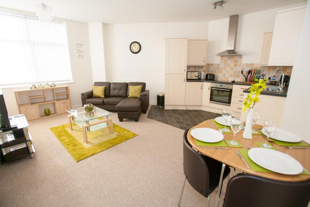 Comfortable Swindon Town Centre Apartments, Free Parking, Sleeps Up To 8 Стая снимка