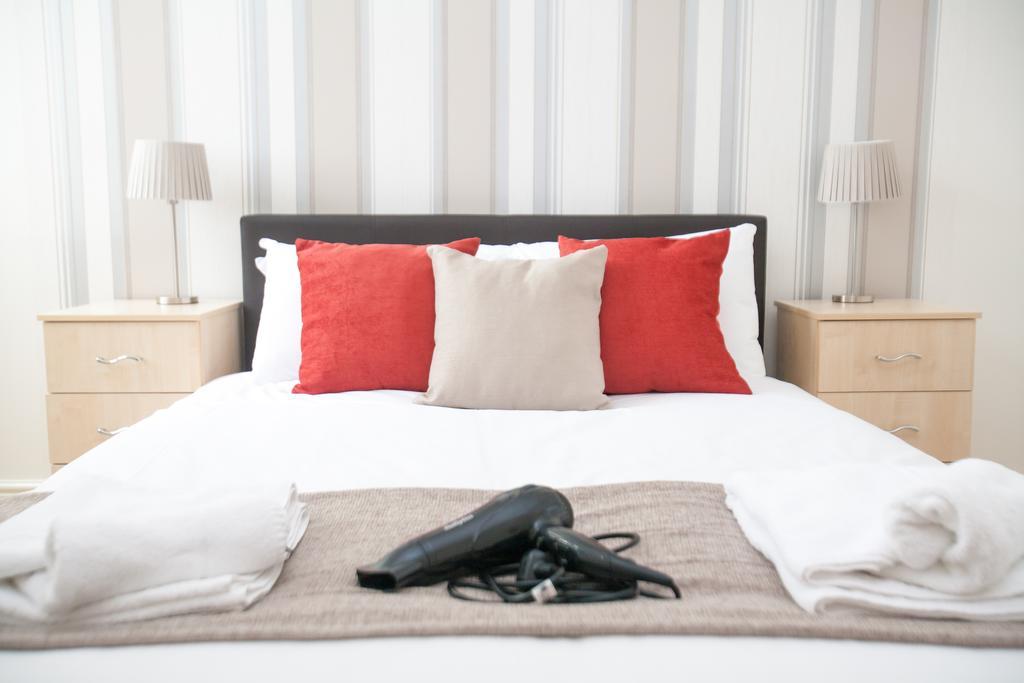 Comfortable Swindon Town Centre Apartments, Free Parking, Sleeps Up To 8 Екстериор снимка