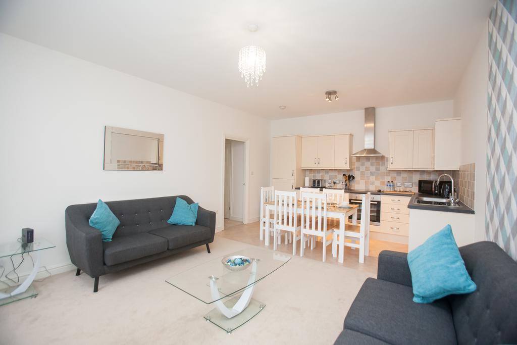 Comfortable Swindon Town Centre Apartments, Free Parking, Sleeps Up To 8 Екстериор снимка