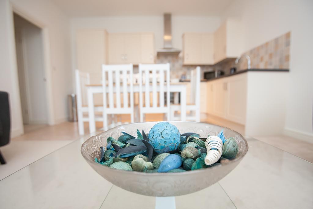 Comfortable Swindon Town Centre Apartments, Free Parking, Sleeps Up To 8 Екстериор снимка