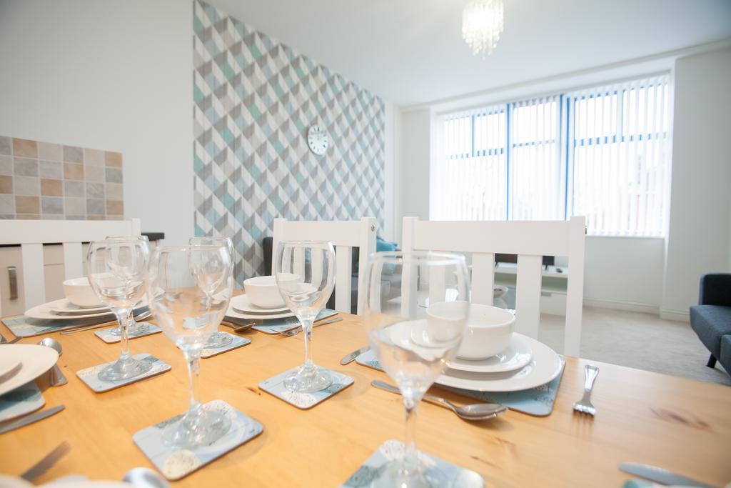 Comfortable Swindon Town Centre Apartments, Free Parking, Sleeps Up To 8 Екстериор снимка