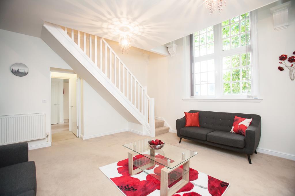 Comfortable Swindon Town Centre Apartments, Free Parking, Sleeps Up To 8 Екстериор снимка