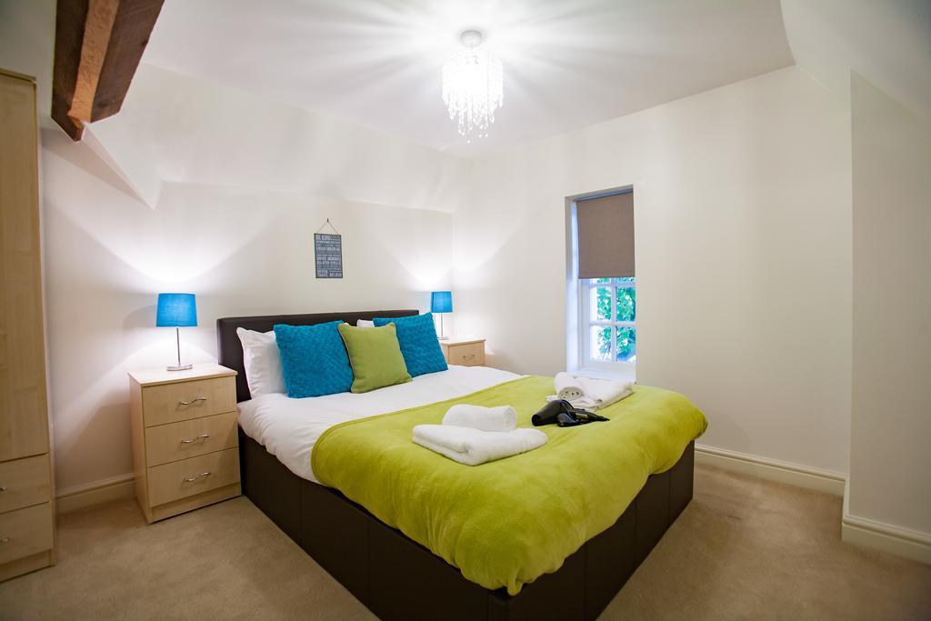 Comfortable Swindon Town Centre Apartments, Free Parking, Sleeps Up To 8 Екстериор снимка