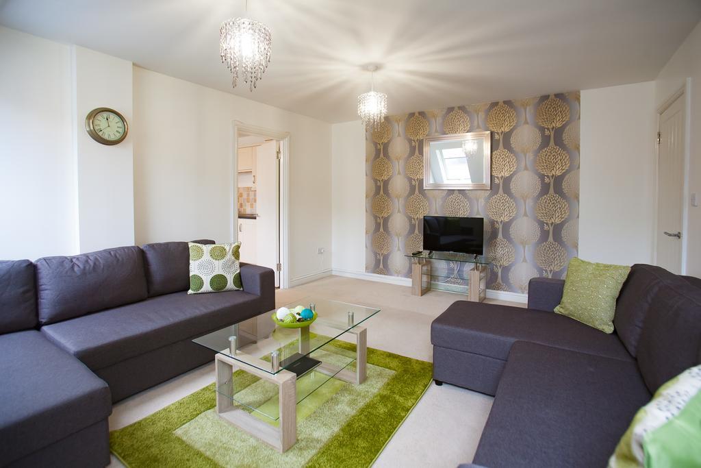 Comfortable Swindon Town Centre Apartments, Free Parking, Sleeps Up To 8 Екстериор снимка