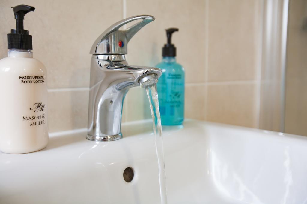 Comfortable Swindon Town Centre Apartments, Free Parking, Sleeps Up To 8 Екстериор снимка
