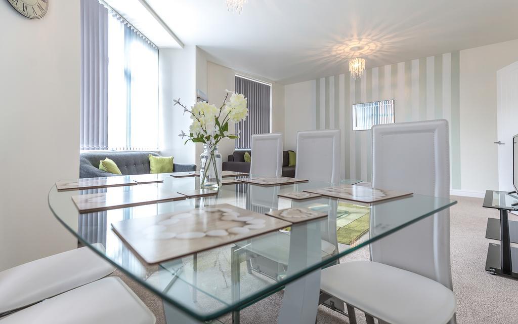 Comfortable Swindon Town Centre Apartments, Free Parking, Sleeps Up To 8 Екстериор снимка