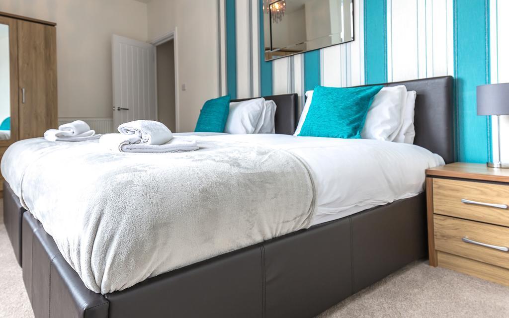 Comfortable Swindon Town Centre Apartments, Free Parking, Sleeps Up To 8 Екстериор снимка