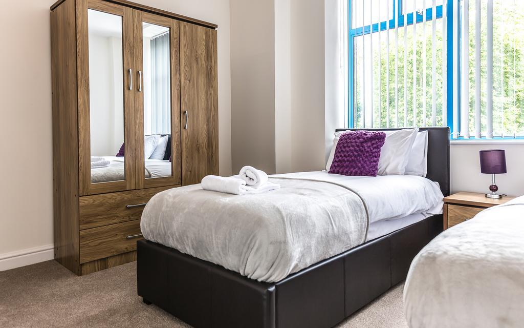 Comfortable Swindon Town Centre Apartments, Free Parking, Sleeps Up To 8 Екстериор снимка