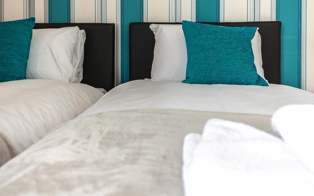Comfortable Swindon Town Centre Apartments, Free Parking, Sleeps Up To 8 Екстериор снимка