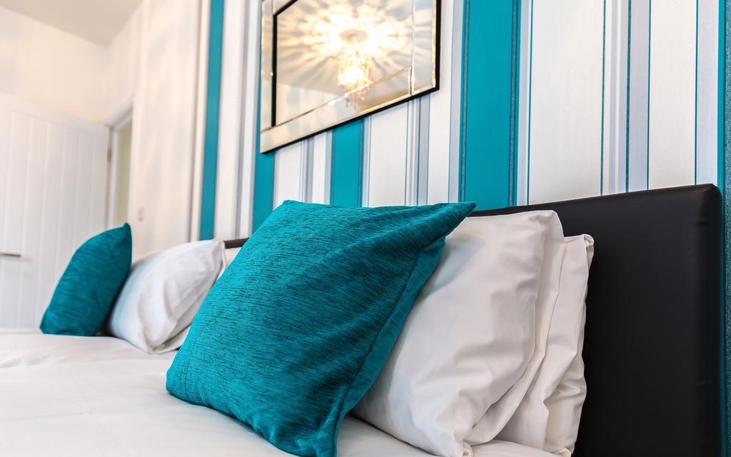 Comfortable Swindon Town Centre Apartments, Free Parking, Sleeps Up To 8 Екстериор снимка
