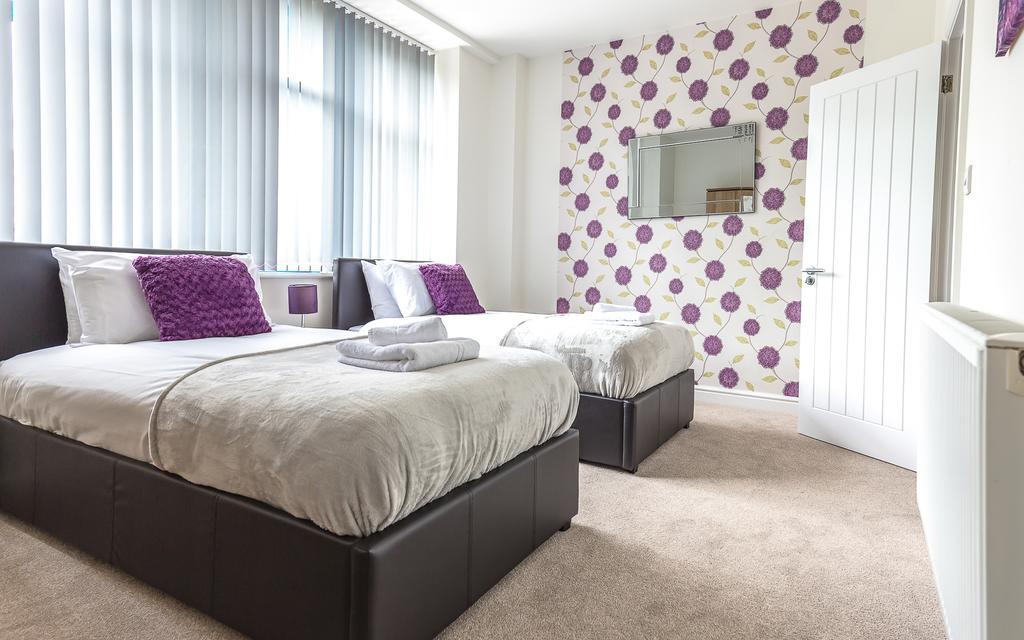 Comfortable Swindon Town Centre Apartments, Free Parking, Sleeps Up To 8 Екстериор снимка