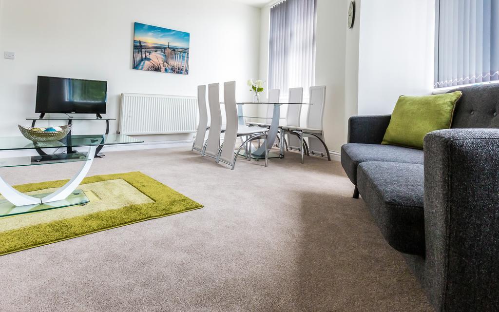 Comfortable Swindon Town Centre Apartments, Free Parking, Sleeps Up To 8 Екстериор снимка