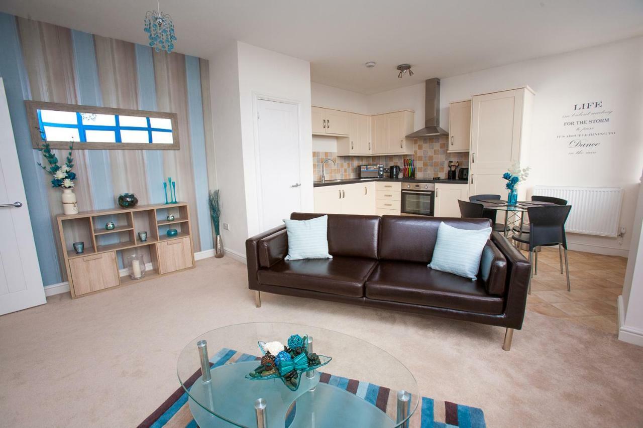 Comfortable Swindon Town Centre Apartments, Free Parking, Sleeps Up To 8 Екстериор снимка